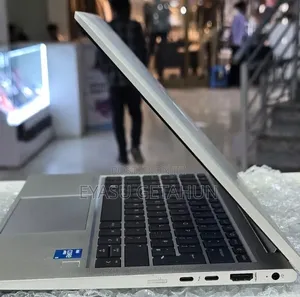 New Laptop HP EliteBook 830 G8 16GB Intel Core i5 SSD 512GB