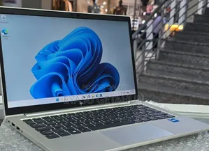 New Laptop HP EliteBook 830 G8 16GB Intel Core i5 SSD 512GB