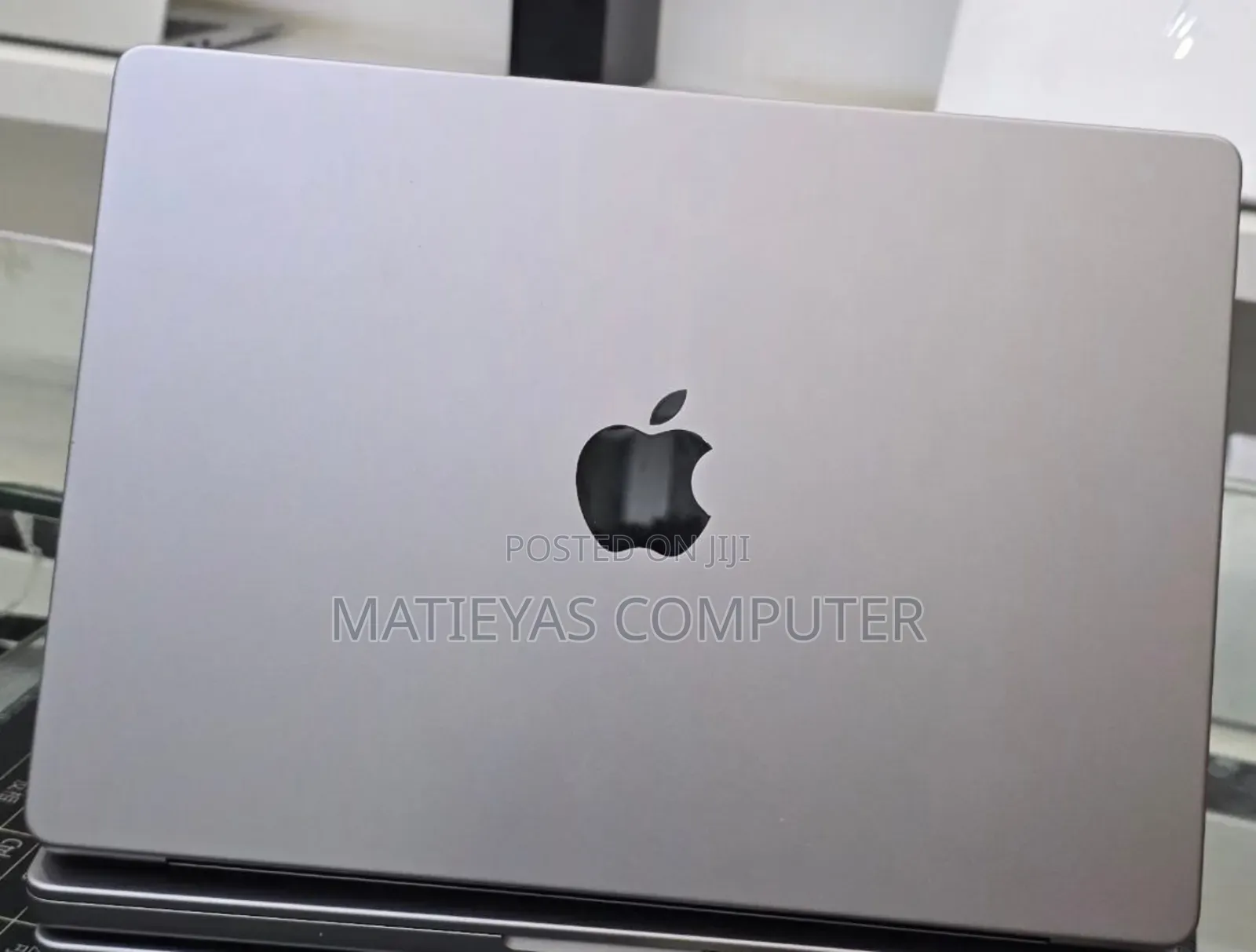 New Laptop Apple MacBook Pro 2021 M1 32GB Apple M1 Pro SSD 512GB