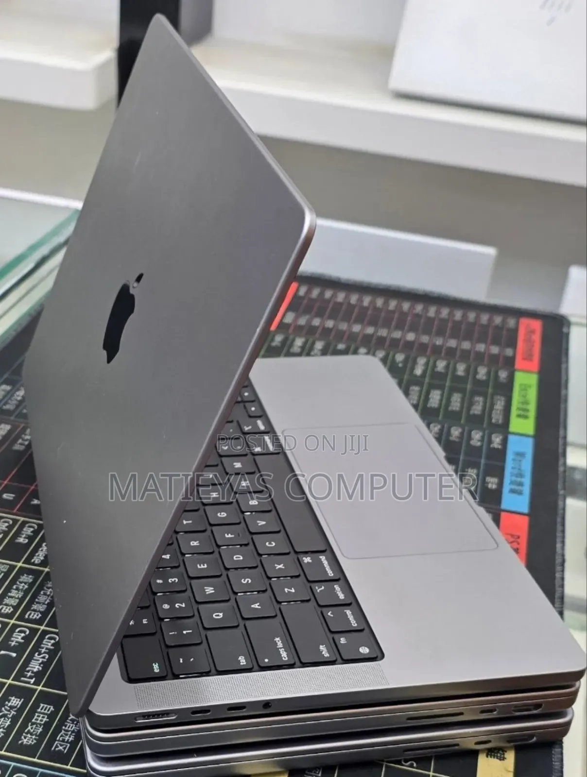 New Laptop Apple MacBook Pro 2021 M1 32GB Apple M1 Pro SSD 512GB