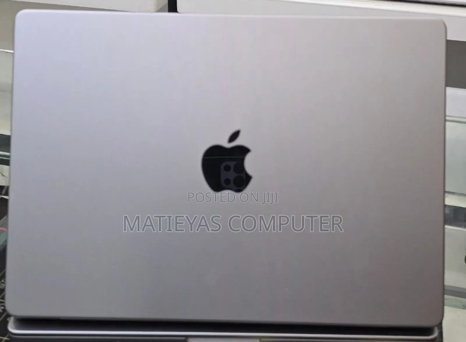 New Laptop Apple MacBook Pro 2021 M1 32GB Apple M1 Pro SSD 512GB