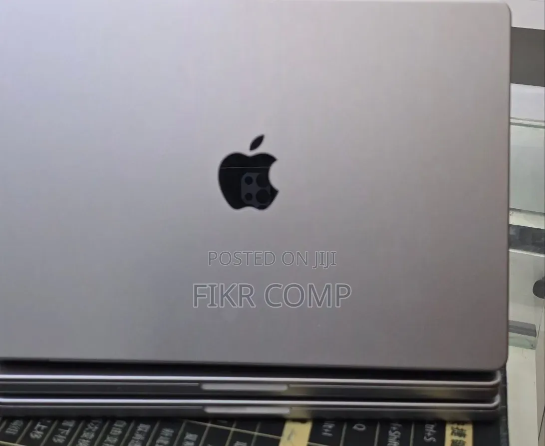 New Laptop Apple MacBook Pro 32GB Intel Core i7 SSD 512GB