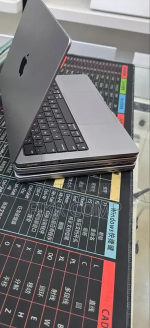 New Laptop Apple MacBook Pro 32GB Intel Core i7 SSD 512GB