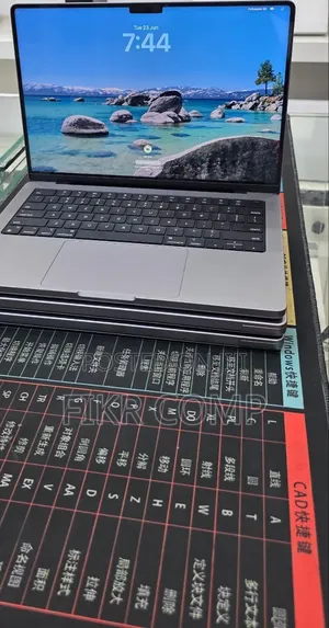 New Laptop Apple MacBook Pro 32GB Intel Core i7 SSD 512GB