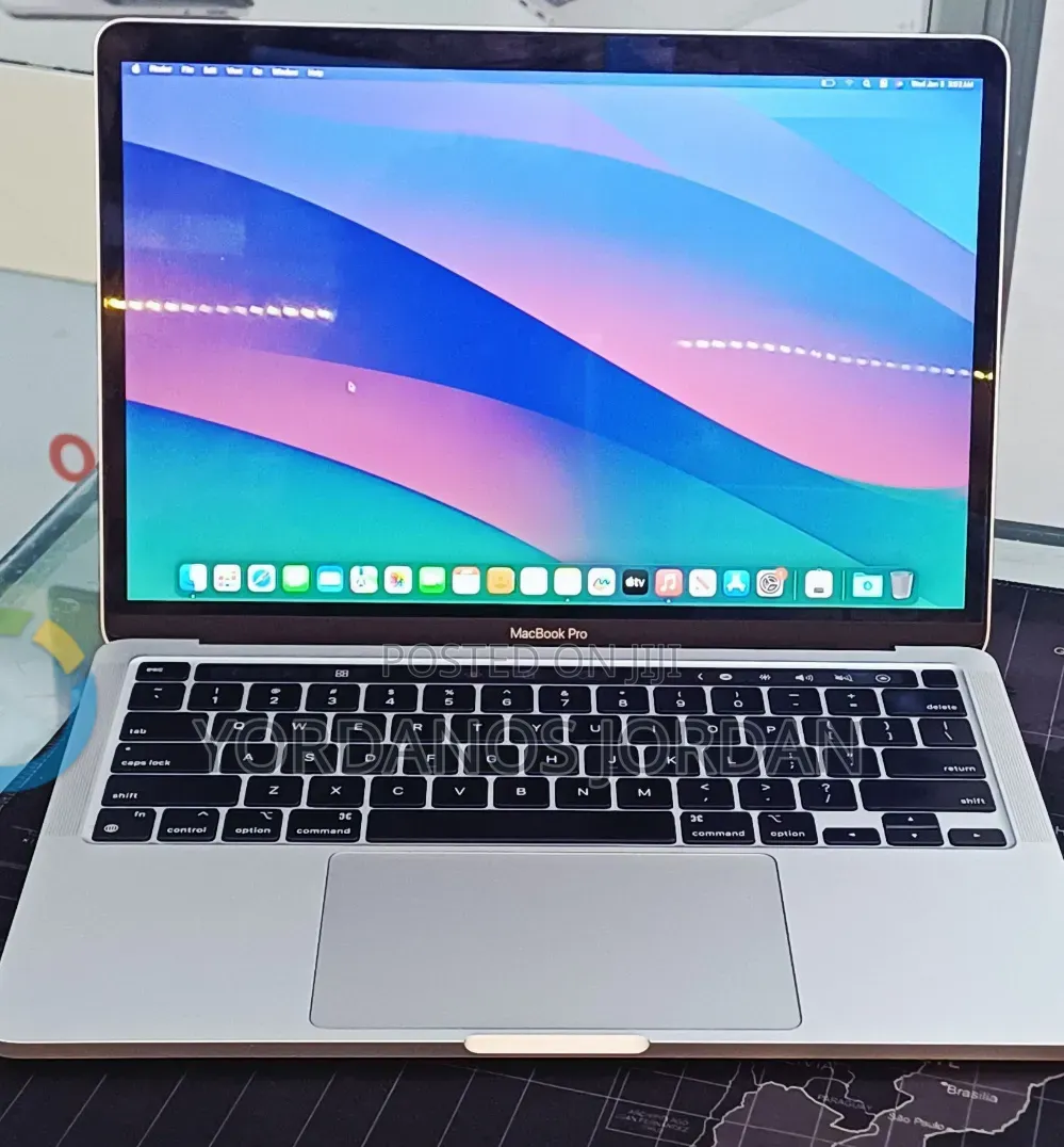 New Laptop Apple MacBook Pro 2021 M1 16GB Apple M1 Pro SSD 256GB