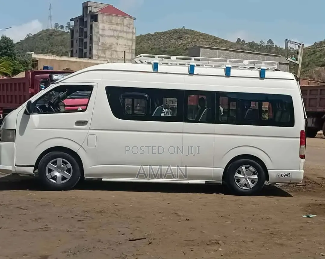 Toyota HiAce 2016 White