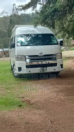 Toyota HiAce 2016 White