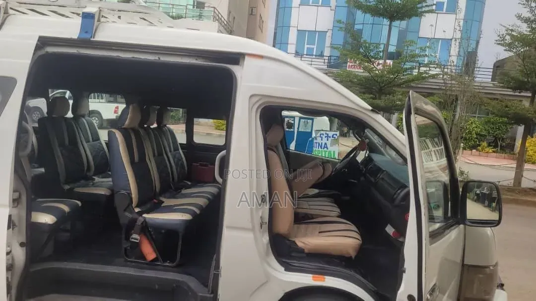 Toyota HiAce 2016 White