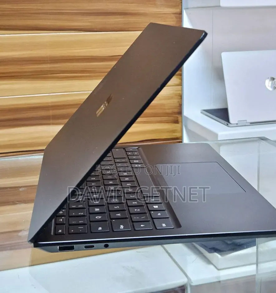 New Laptop Microsoft Surface 16GB Intel Core i7 SSD 256GB