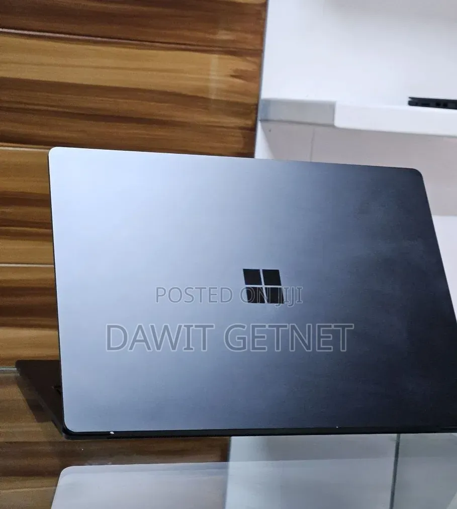 New Laptop Microsoft Surface 16GB Intel Core i7 SSD 256GB