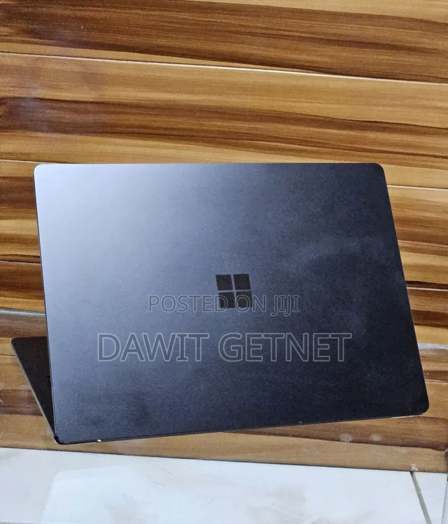 New Laptop Microsoft Surface 16GB Intel Core i7 SSD 256GB