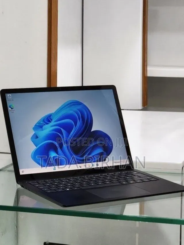 New Laptop Microsoft Surface 16GB Intel Core i7 SSD 512GB