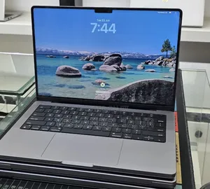 New Laptop Apple MacBook Pro 2020 M1 32GB Apple M1 Pro SSD 512GB