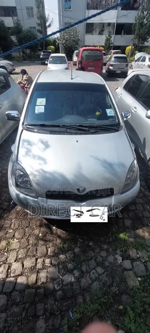Toyota Vitz 2000 Silver