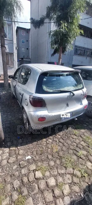 Toyota Vitz 2000 Silver