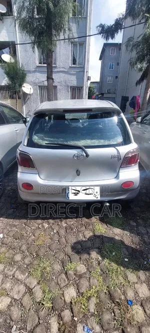 Toyota Vitz 2000 Silver