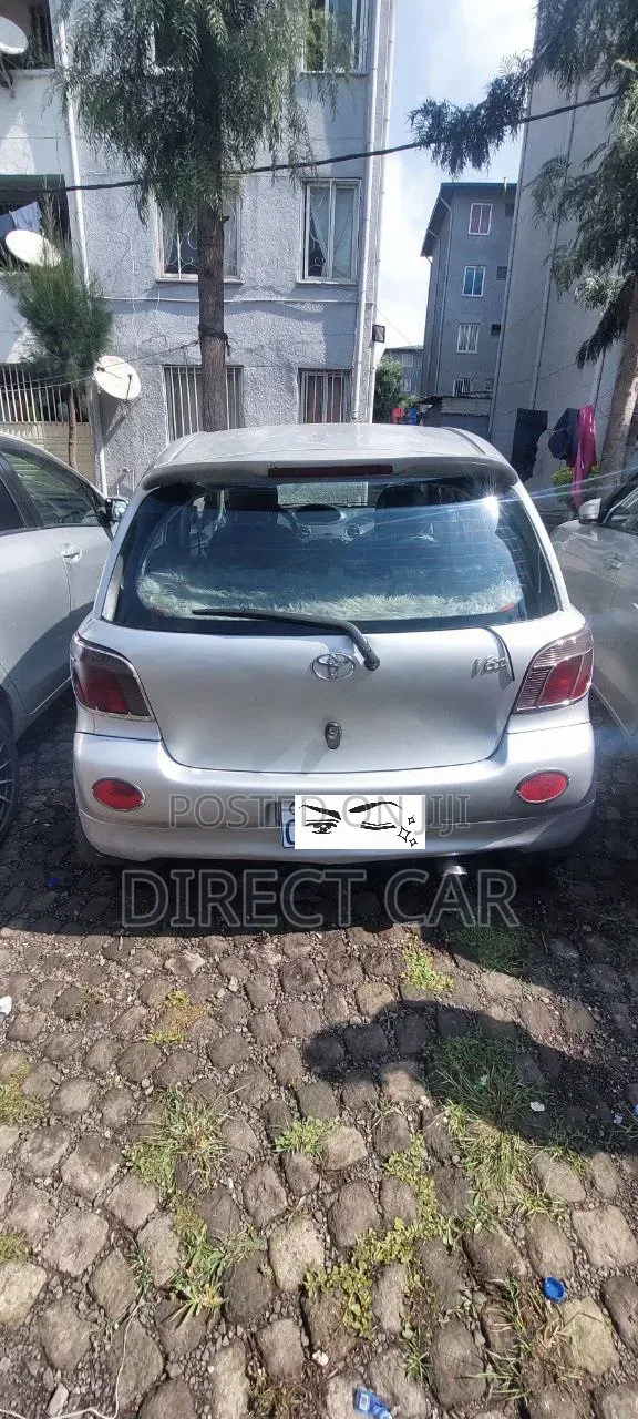 Toyota Vitz 2000 Silver