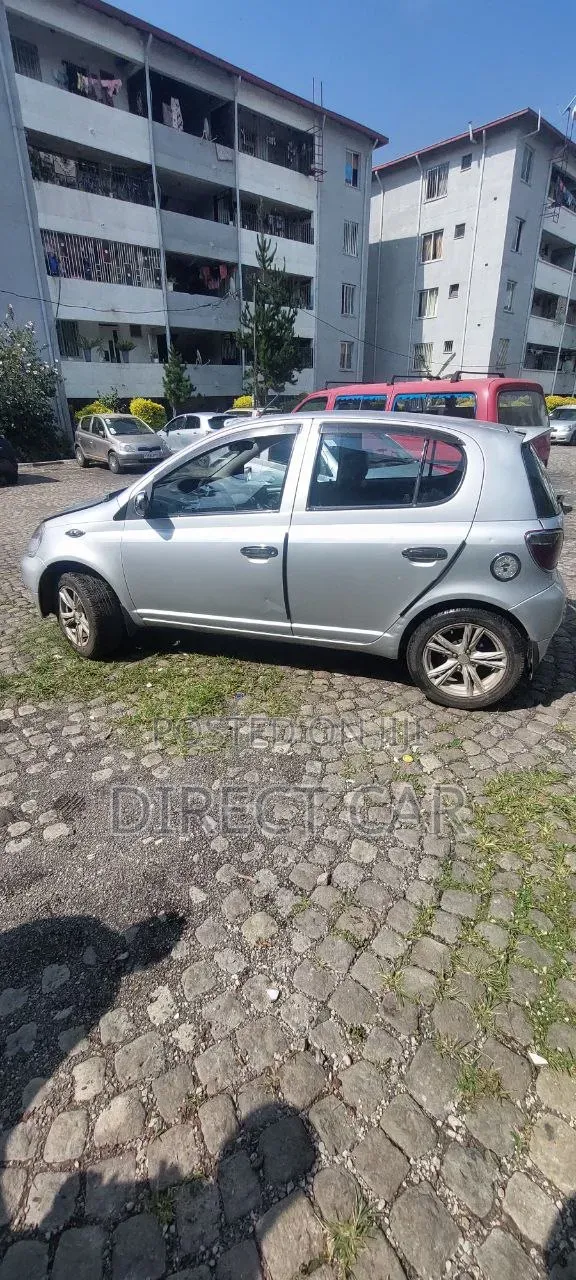 Toyota Vitz 2000 Silver