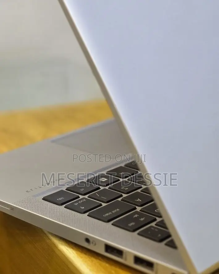 New Laptop HP EliteBook 830 G8 16GB Intel Core i5 SSD 512GB