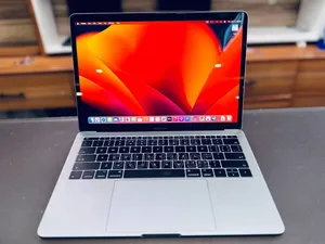 New Laptop Apple MacBook Pro 2017 8GB Intel Core i7 SSD 256GB