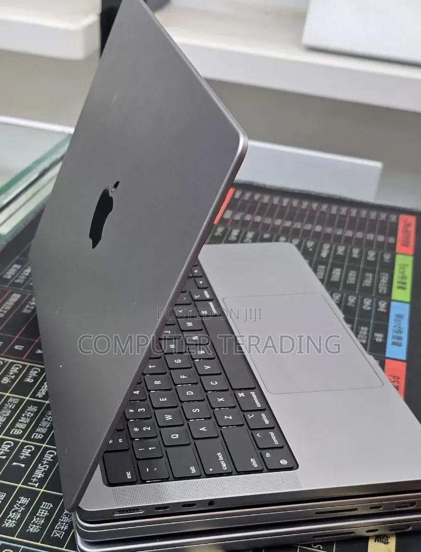 New Laptop Apple MacBook Pro 2021 M1 32GB Apple M1 Pro SSD 512GB