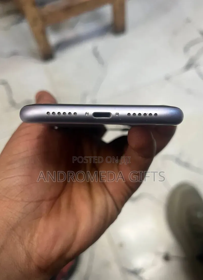 New Apple iPhone 11 64 GB Silver