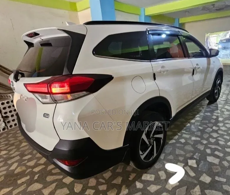 Toyota Rush 2023 White