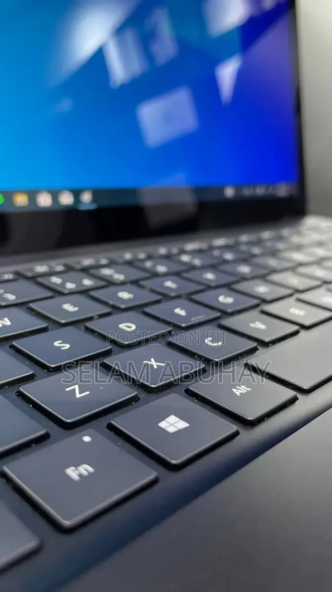New Laptop Microsoft Surface 16GB Intel Core i7 SSD 512GB