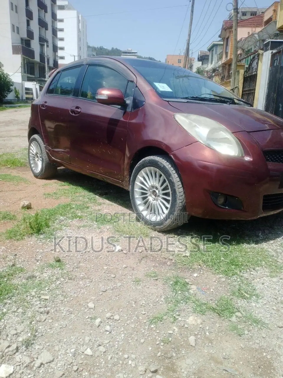 Toyota Yaris 2010 Burgundy