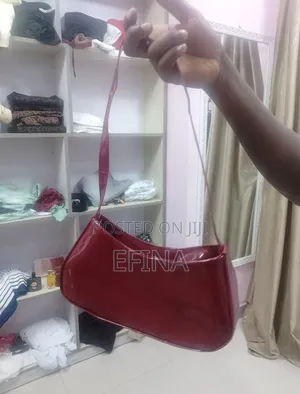 የሴት ቦርሳ በ ብዛት አናከፋፍላለን