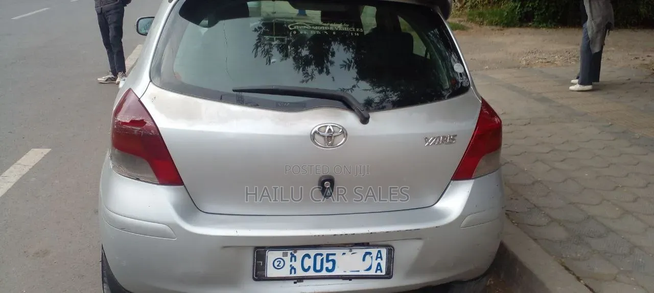 Toyota Yaris 2010 Silver