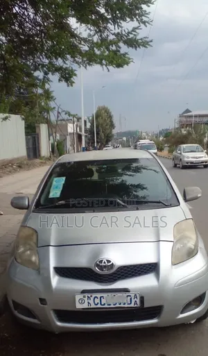Toyota Yaris 2010 Silver