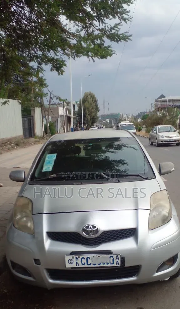 Toyota Yaris 2010 Silver