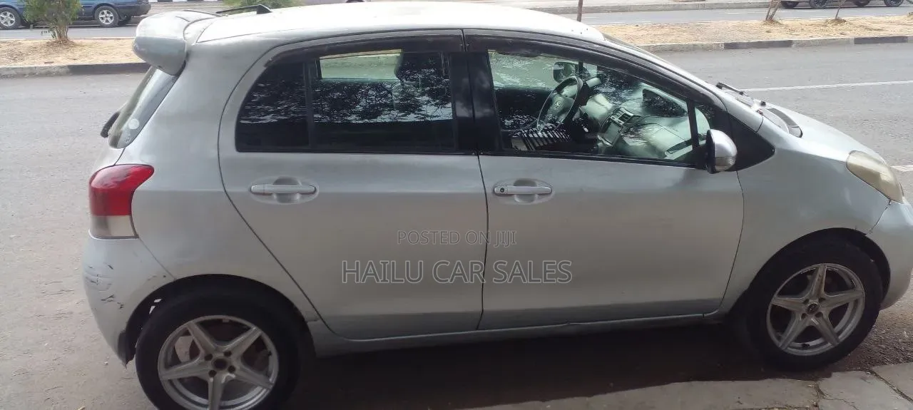 Toyota Yaris 2010 Silver