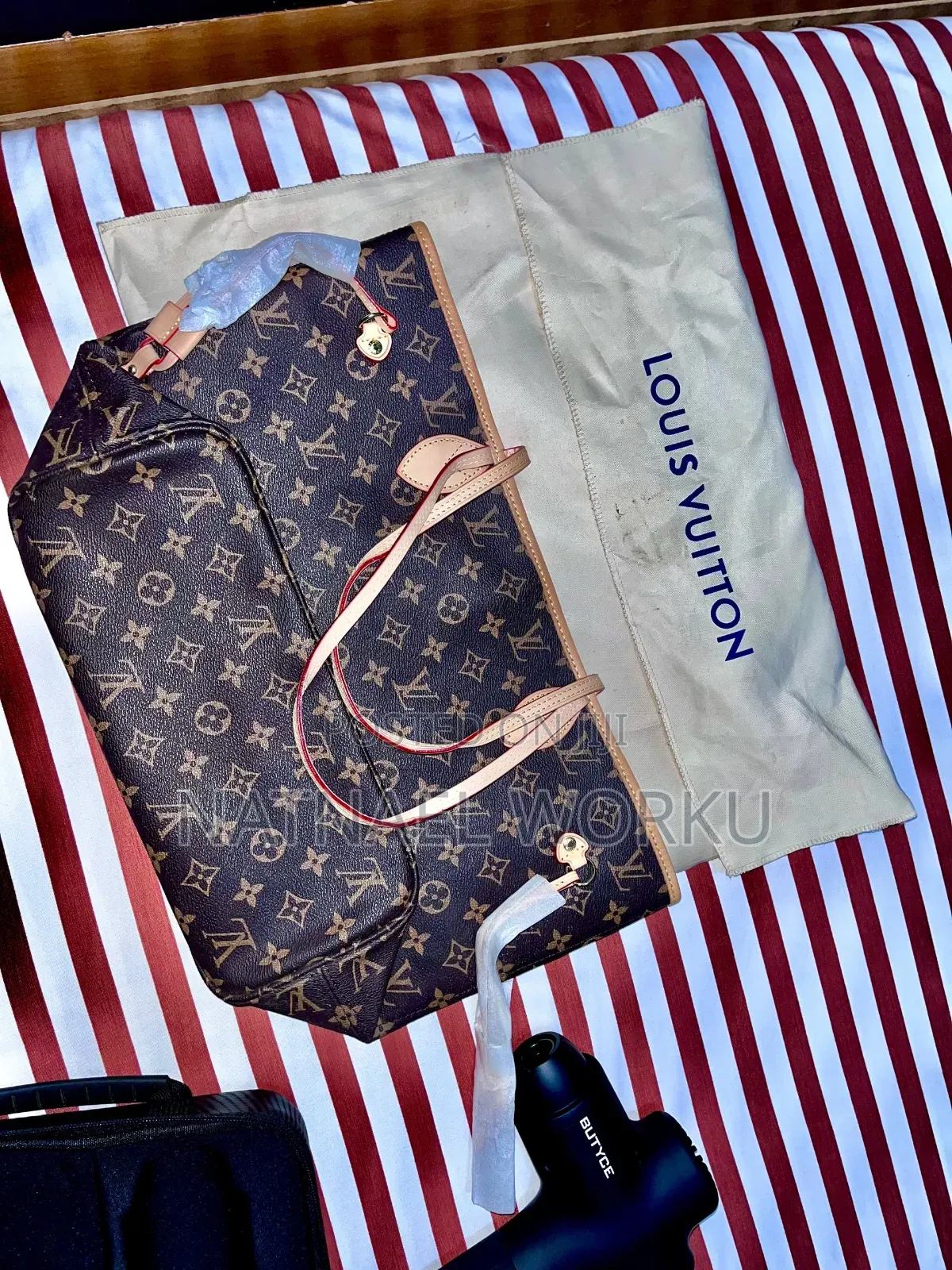 Louis Vuitton Neverfull Tote Bag