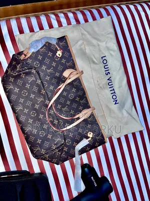 Louis Vuitton Neverfull Tote Bag