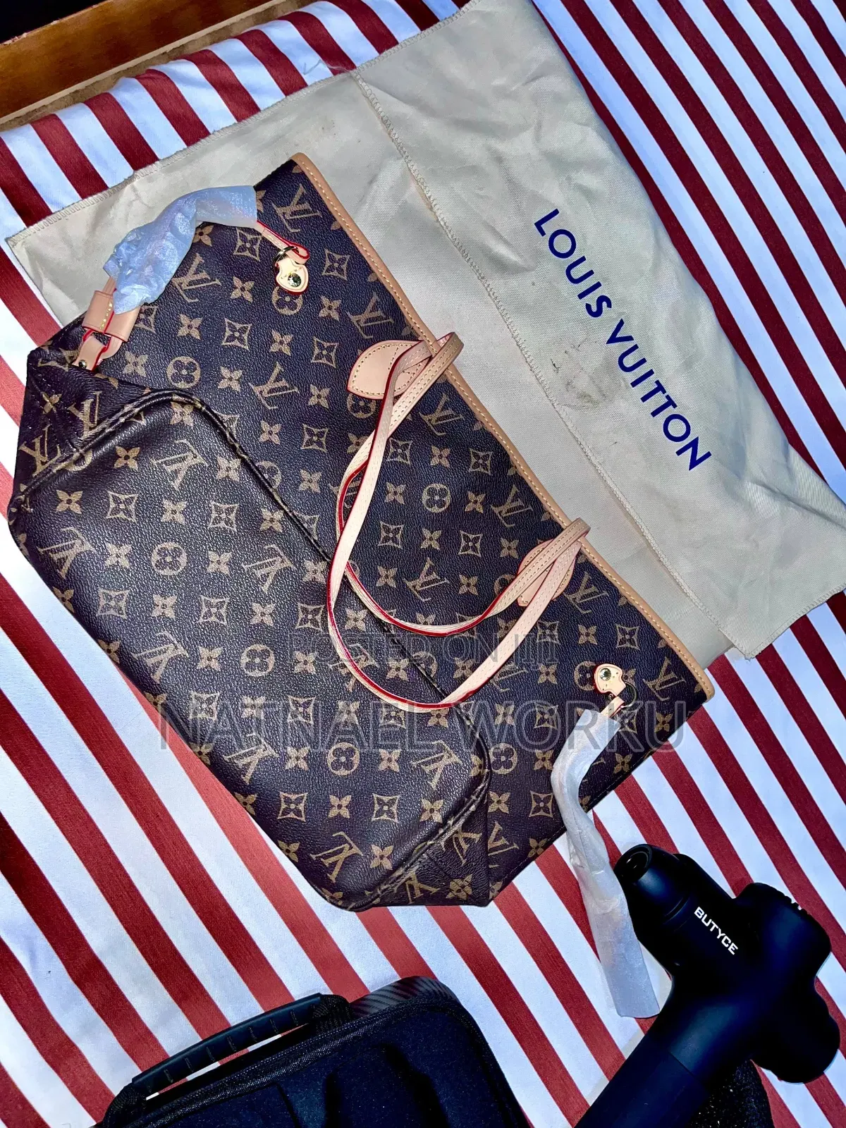 Louis Vuitton Neverfull Tote Bag
