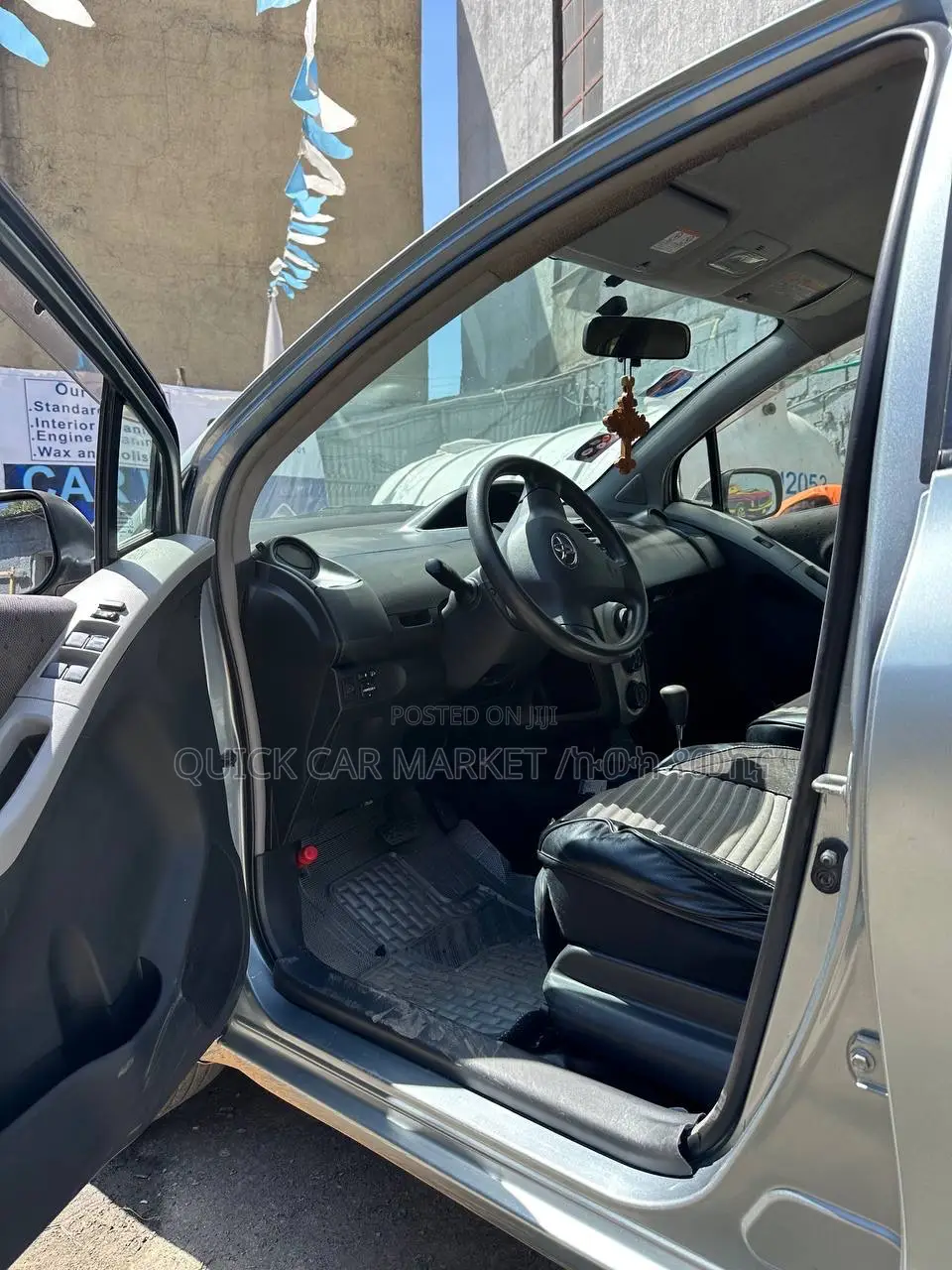 Toyota Yaris Base Hatchback 3dr 2010 Silver