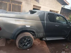Toyota Hilux 2021 Gold