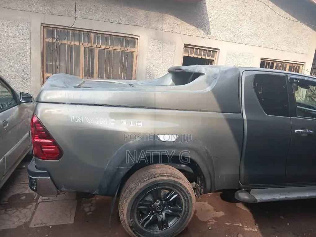 Toyota Hilux 2021 Gold
