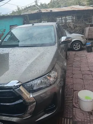 Toyota Hilux 2021 Gold