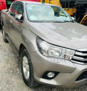 Toyota Hilux 2017 Gold