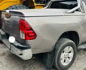 Toyota Hilux 2017 Gold