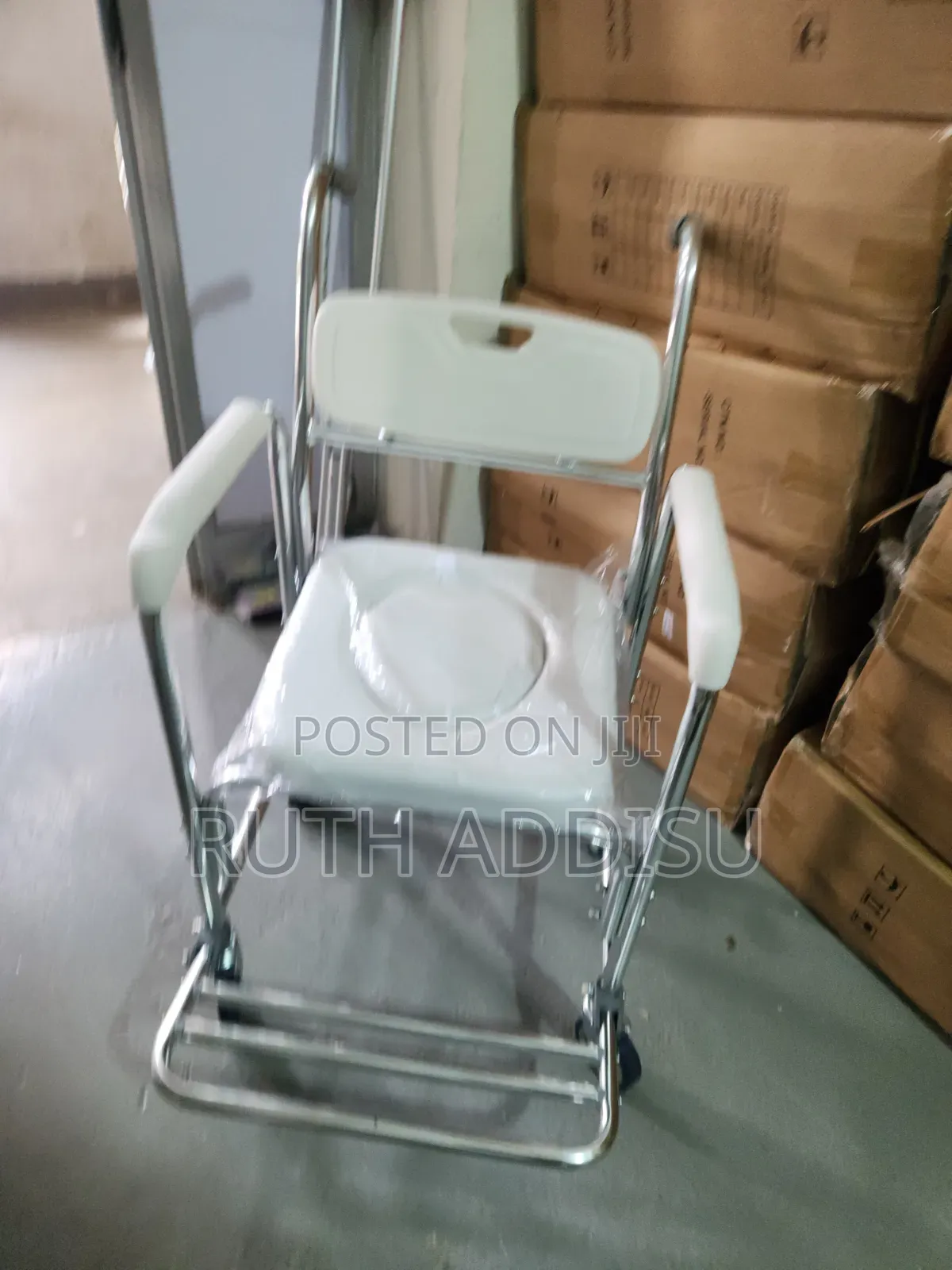 Wheelchair, 4 in 1 Commode Chair/With Wheeled Toilet Chair Wheelchair