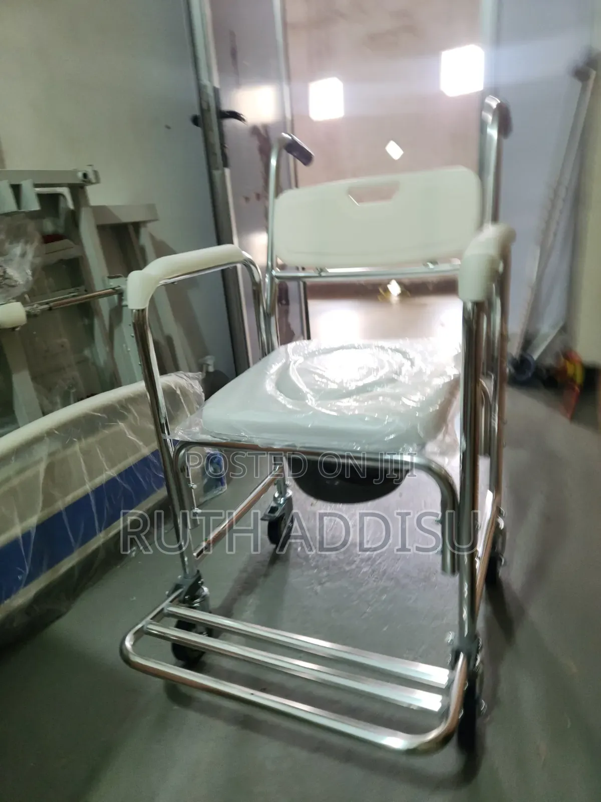 Induction Type Round Brother Medical Elderly Wheelchair Poty Whelchair