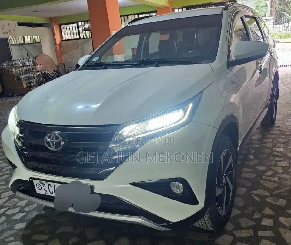 Toyota Rush 2023 White