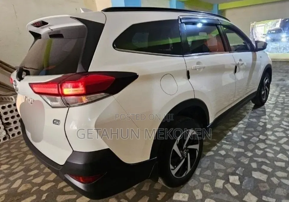 Toyota Rush 2023 White