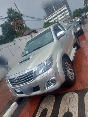 Toyota Hilux 2015 Gold