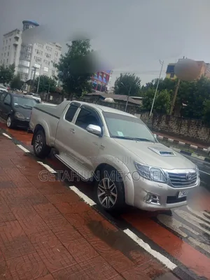 Toyota Hilux 2015 Gold