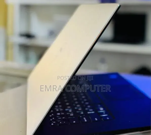 New Laptop Dell 16GB Intel Core i7 SSD 512GB